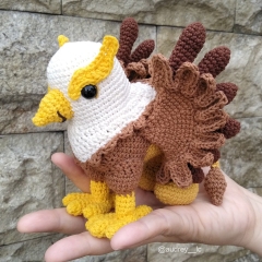Gold the Griffin amigurumi by Audrey Lilian Crochet