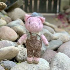 Clarence the Pig amigurumi by SarahDeeCrochet