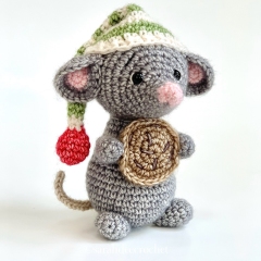 Mel the Mouse amigurumi pattern by SarahDeeCrochet