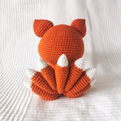 Felix the Nine-Tailed Fox amigurumi by EMI Creations by Chloe