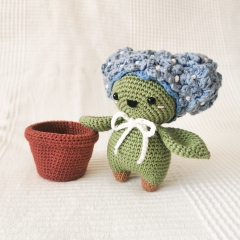 Plant Heads: Heather the Hydrangea amigurumi by EMI Creations by Chloe