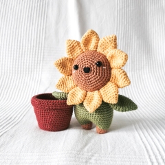 Plant Heads: Sunny the Sunflower amigurumi by EMI Creations by Chloe