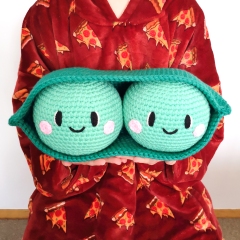 Jumbo Pea Pod amigurumi pattern by Stitch by Fay