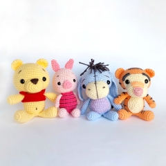 Snuggle Piglet the Pig amigurumi pattern by AmiAmore