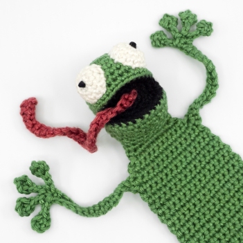 Frog Bookmark amigurumi pattern by Supergurumi