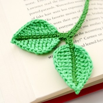 Leaf Bookmark amigurumi pattern by Supergurumi