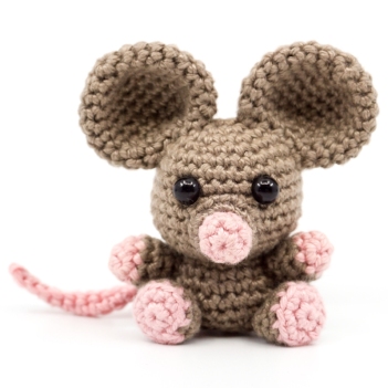 Mini Mouse amigurumi pattern by Supergurumi
