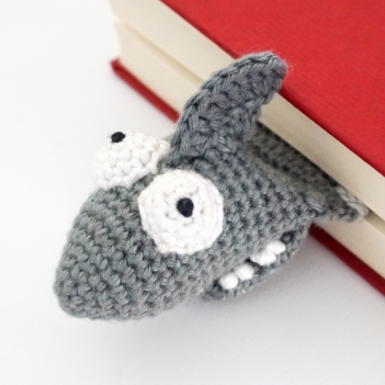 Shark Bookmark amigurumi pattern by Supergurumi