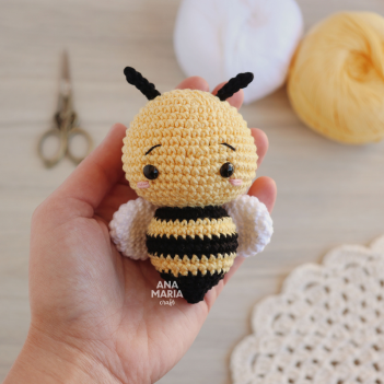 Little Bee Melissa amigurumi pattern by Ana Maria Craft
