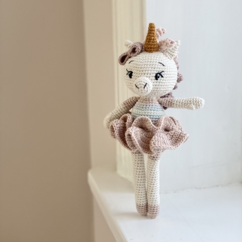 Emily the Unicorn amigurumi pattern by bysonnenschein