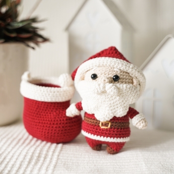 Mr. Santa Claus amigurumi pattern by EMI Creations by Chloe