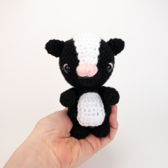 Sebastian the Skunk amigurumi by Theresas Crochet Shop