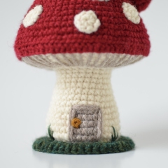 Mushroom House amigurumi pattern by Elisas Crochet
