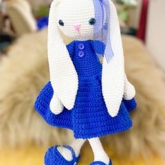 Bella the bunny amigurumi by Conmismanoss