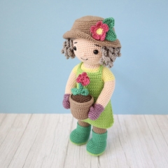 Gloria the Gardener amigurumi pattern by Smiley Crochet Things