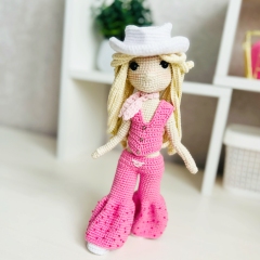 Barbie amigurumi by Fluffy Tummy