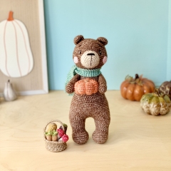 Harvey the Harvest Bear amigurumi by SarahDeeCrochet