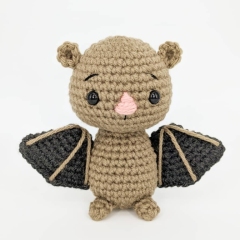 Mini Bat amigurumi by AmiAmore