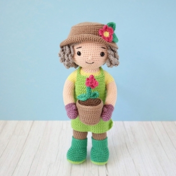 Gloria the Gardener amigurumi pattern by Smiley Crochet Things