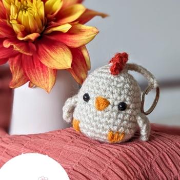 Shane the Chicken amigurumi pattern by Cosmos.crochet.qc