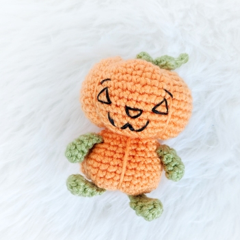 Pumpkin Kid amigurumi pattern by AmiAmore