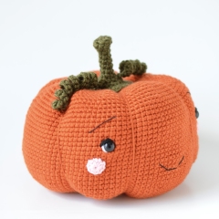 Kleo the Pumpkin amigurumi by Elisas Crochet