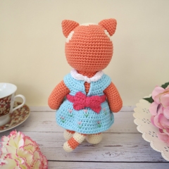 Claudia the Cottage Cat amigurumi by Smiley Crochet Things