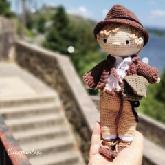 Indi the archeologist amigurumi pattern by Cucapuntoes