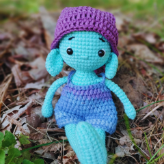 Louie, the pocket elf amigurumi by yarnacadabra