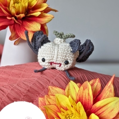 Bill the spooky garlic bat   amigurumi by Cosmos.crochet.qc