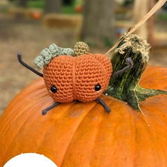Josephine the pumpkin - Halloween amigurumi pattern by Cosmos.crochet.qc