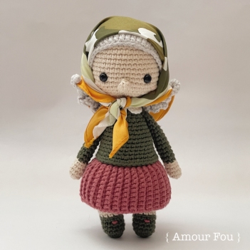 Countryside Queen Elizabeth II amigurumi pattern by Amour Fou