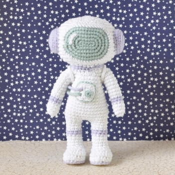 Astronaut amigurumi pattern by Elisas Crochet