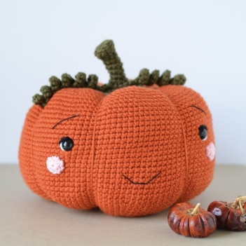 Kleo the Pumpkin amigurumi pattern by Elisas Crochet