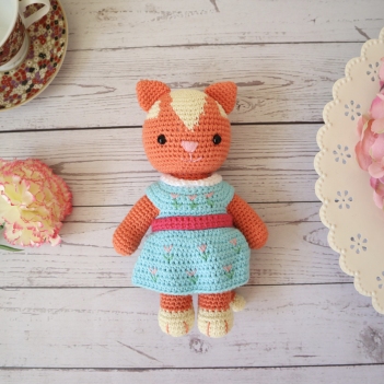 Claudia the Cottage Cat amigurumi pattern by Smiley Crochet Things