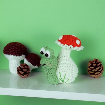 Mushroom with snail amigurumi pattern