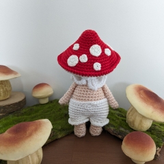 Mushroom pixie amigurumi pattern by La Fabrique des Songes