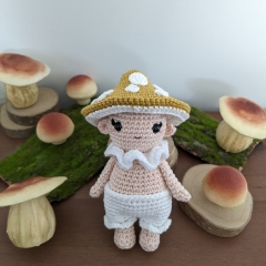 Mushroom pixie amigurumi by La Fabrique des Songes