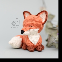 Flinn the Fox amigurumi by YarnWave