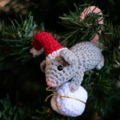 Christmas mice amigurumi pattern by Octopus Crochet