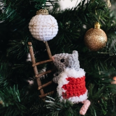 Christmas mice amigurumi by Octopus Crochet