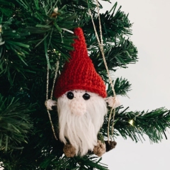 Gnome on a swing ornament amigurumi by Octopus Crochet