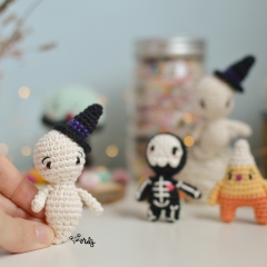 Mini skeleton, ghost & candy corn amigurumi pattern by O Recuncho de Jei