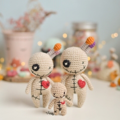 Voodoo doll and its mini version amigurumi pattern by O Recuncho de Jei
