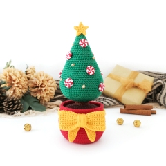 Candy Christmas Tree amigurumi by Stitch by Fay