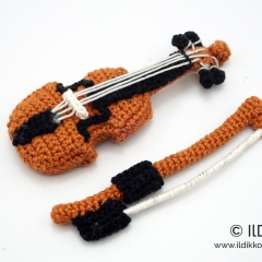 Violin amigurumi pattern by IlDikko