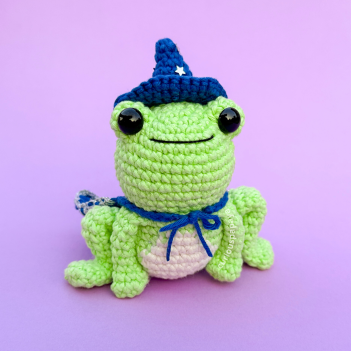 Frog Wizard amigurumi pattern by Curiouspapaya
