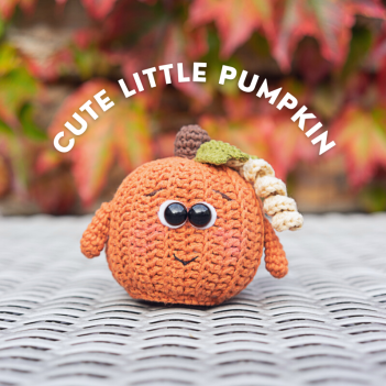 Cute Little Pumpkin amigurumi pattern by Mumigurumi