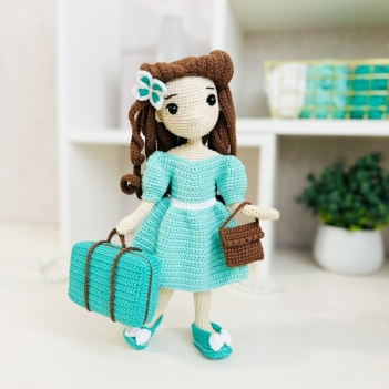 Miss 1940s amigurumi pattern by Fluffy Tummy