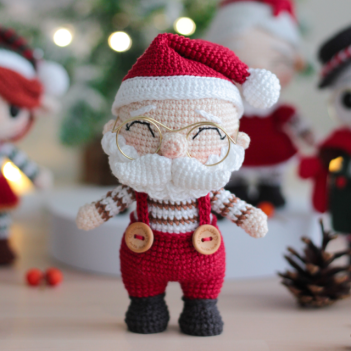 Santa Claus amigurumi pattern by Crocheniacs